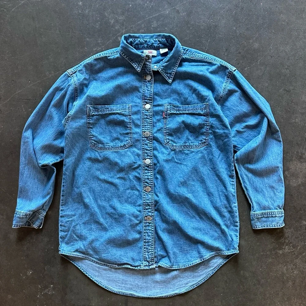 Levi’s Woman’s Denim Julia Shank Button up - Picture 1 of 7